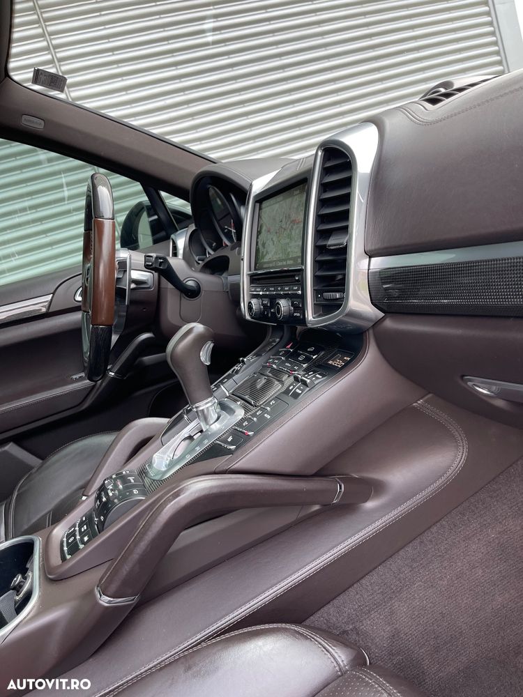 Porsche Cayenne 4.2 L S - 25