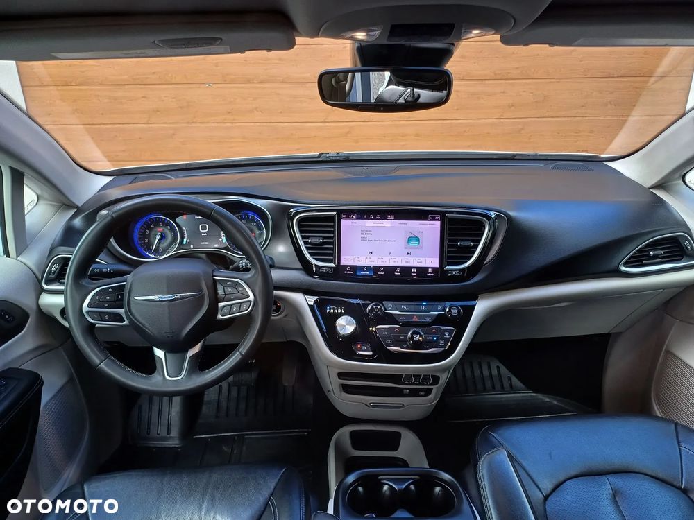 Chrysler Pacifica - 10
