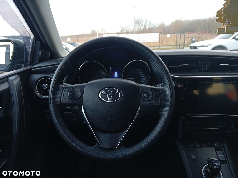 Toyota Auris - 16