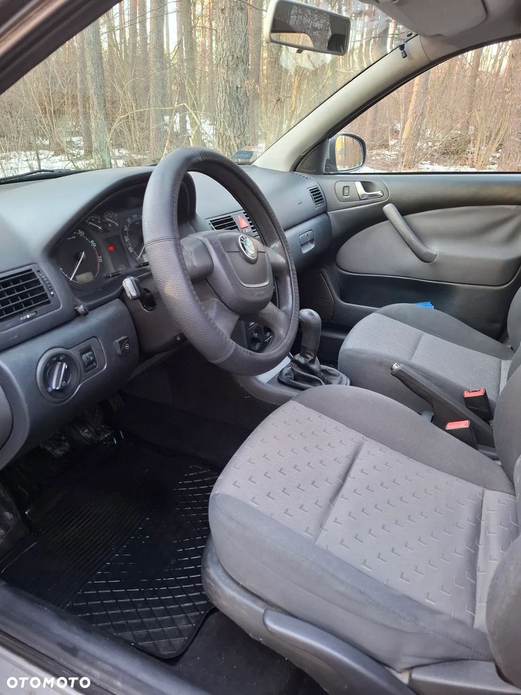 Skoda Octavia 1.6 Tour Classic - 12