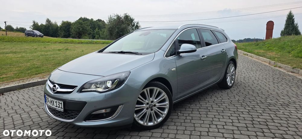 Opel Astra 2012 photo 2