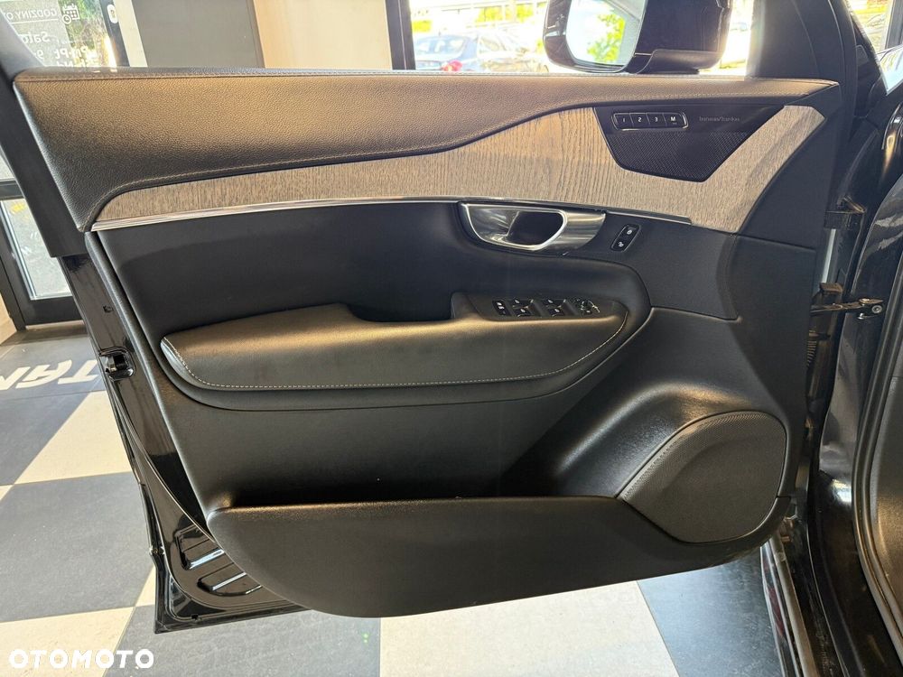 Volvo XC 90 - 25