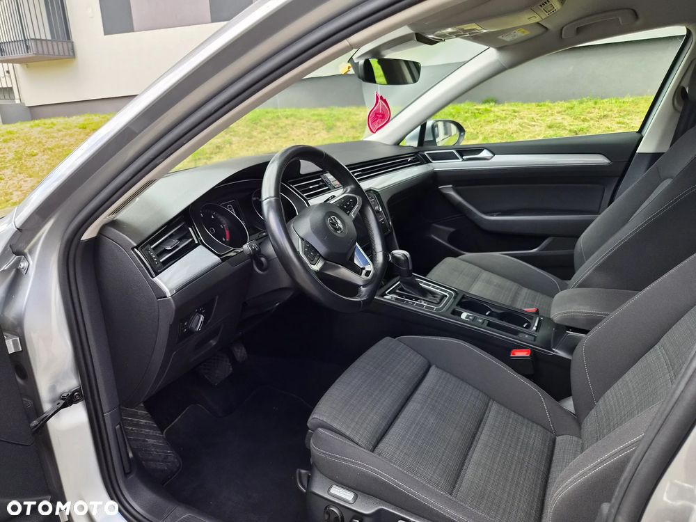 Volkswagen Passat 2.0 TDI SCR DSG Highline - 27