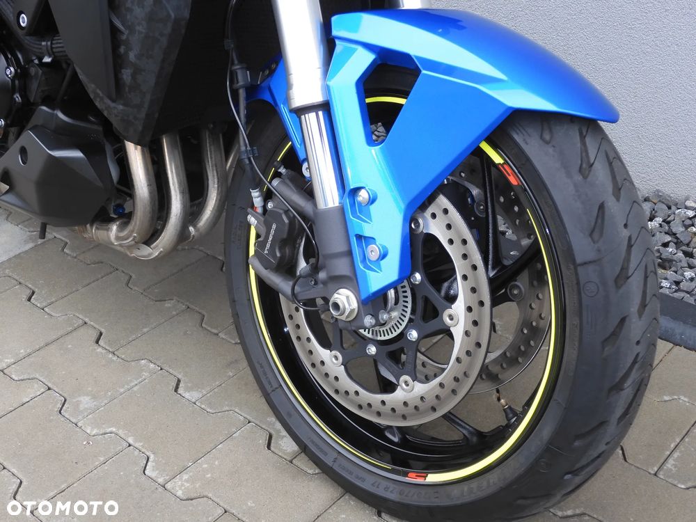 Suzuki GSX - 6