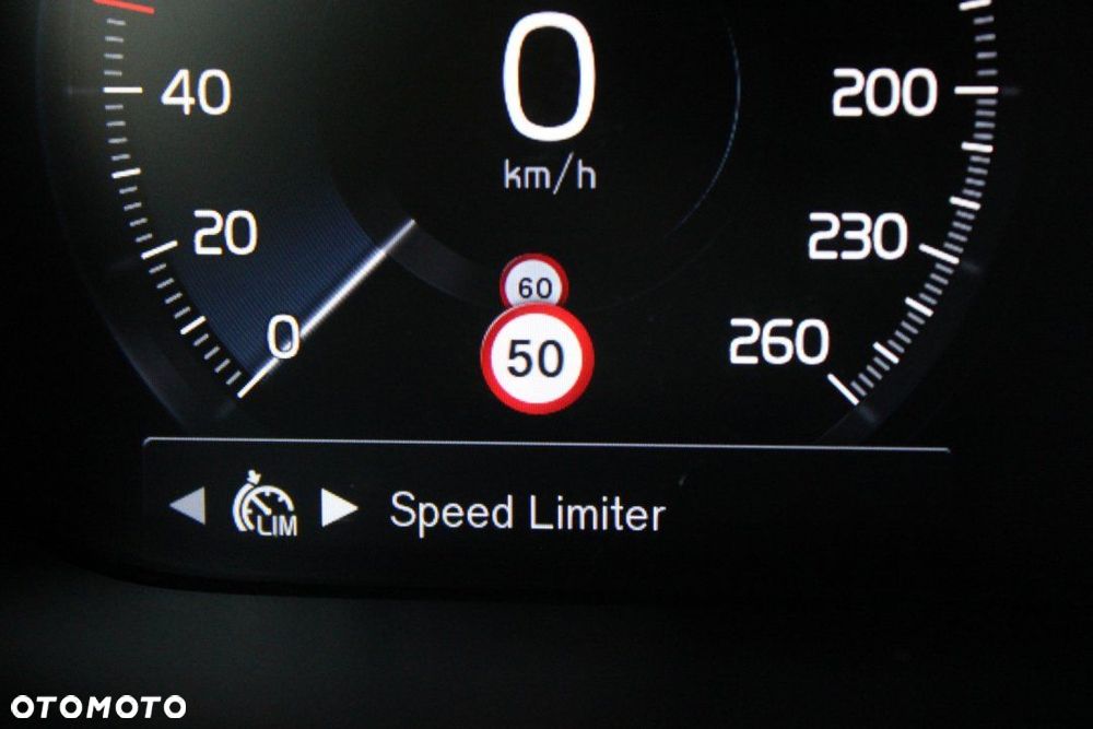 Volvo V60 Cross Country - 36
