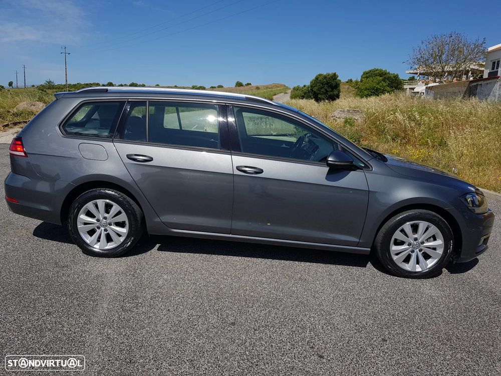 VW Golf Variant 1.6 TDi Confortline DSG - 11