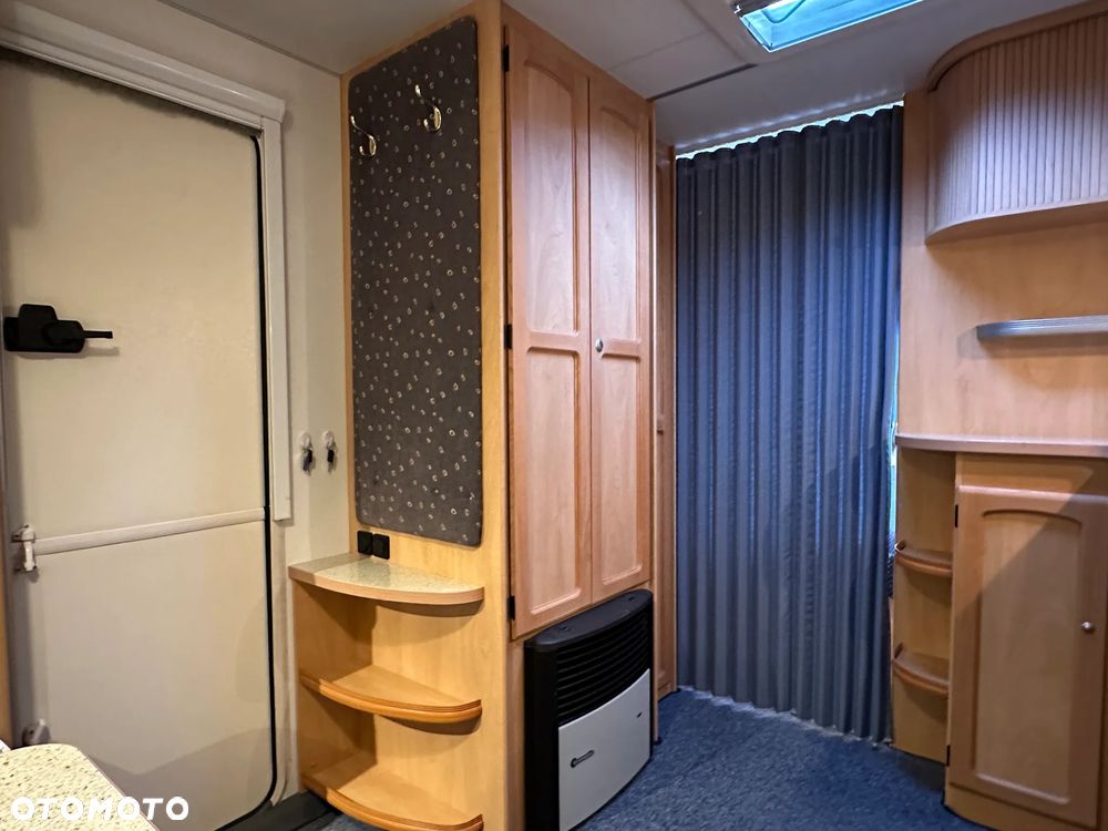 Burstner 500 VENTANA z napędem i markizą kasetową THULE. - 17