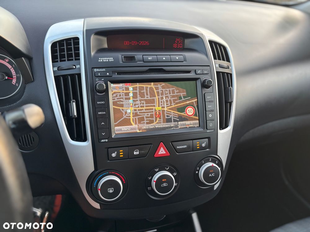 Kia Ceed - 13