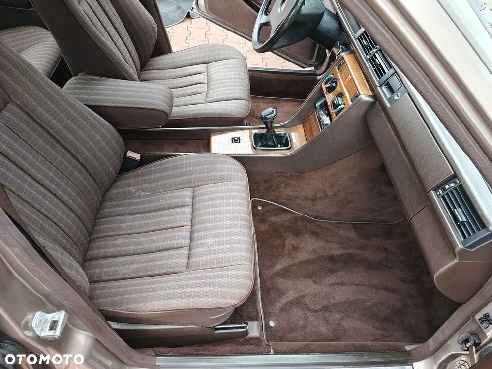 Mercedes-Benz W124 (1984-1993) - 18