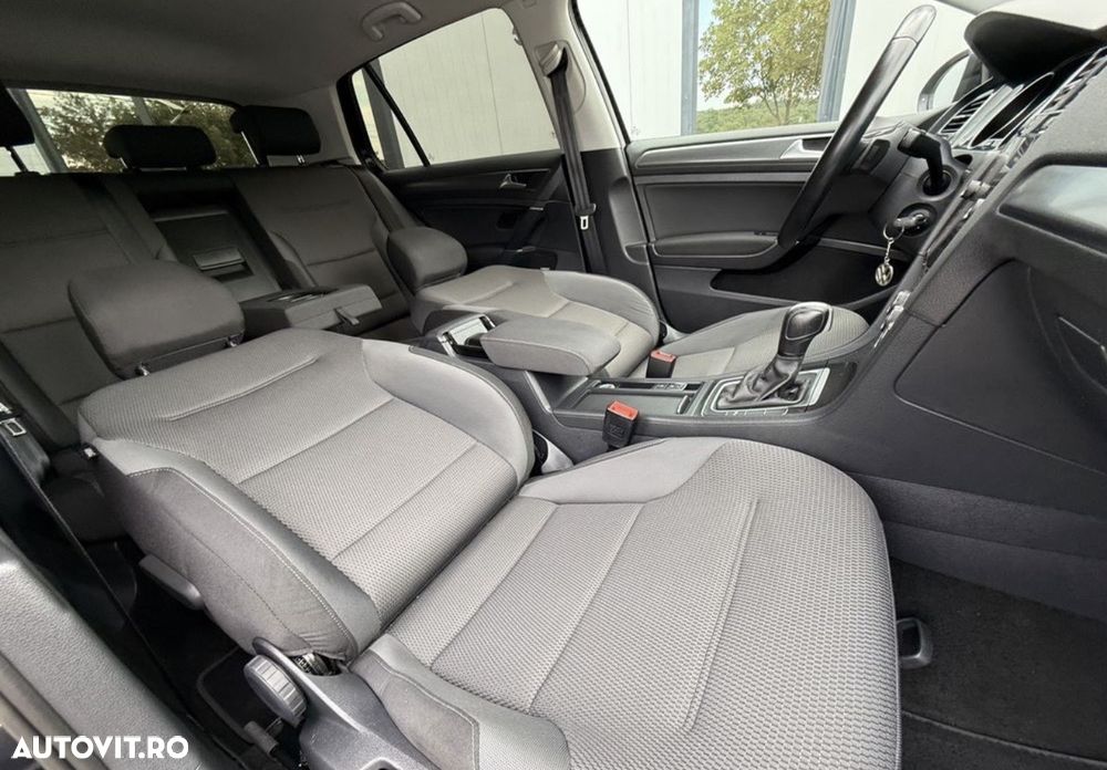 Volkswagen Golf - 28