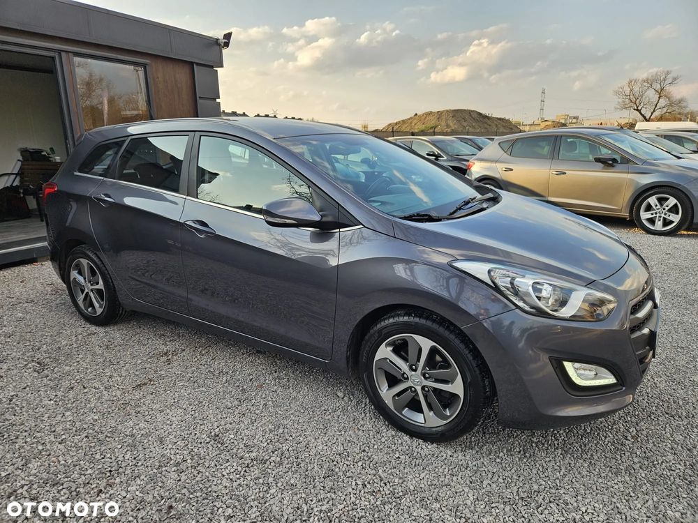 Hyundai i30 blue Kombi 1.6 CRDi Style - 12