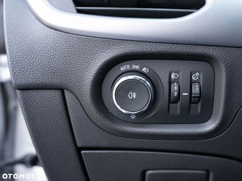 Opel Astra 1.4 T Edition S&S - 32