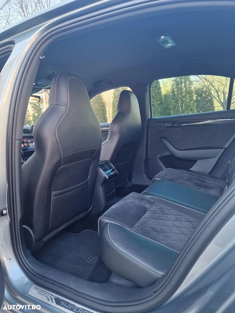 Skoda Superb 2.0 TDI DSG 4X4 Sportline - 11