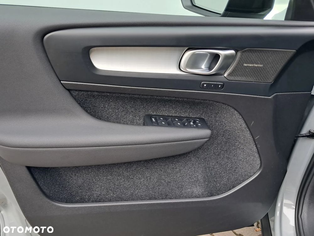 Volvo XC 40 B3 Plus Dark - 14