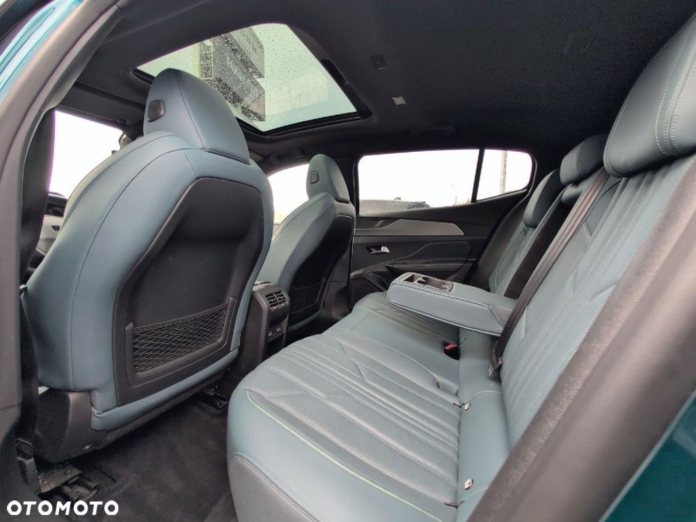 Peugeot 408 1.6 Plug-In Hybrid 225 GT EAT8 - 10