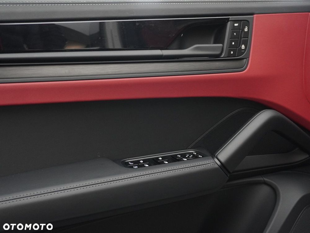 Porsche Cayenne E-Hybrid PHEV Black Edition - 22