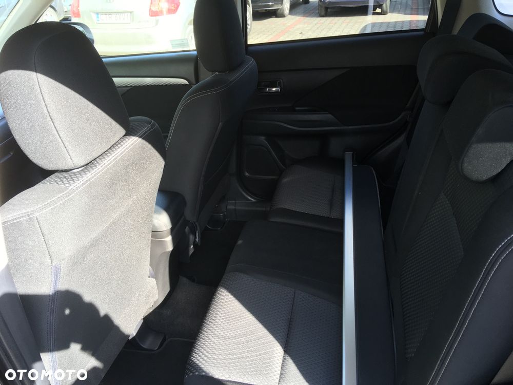 Mitsubishi Outlander - 11