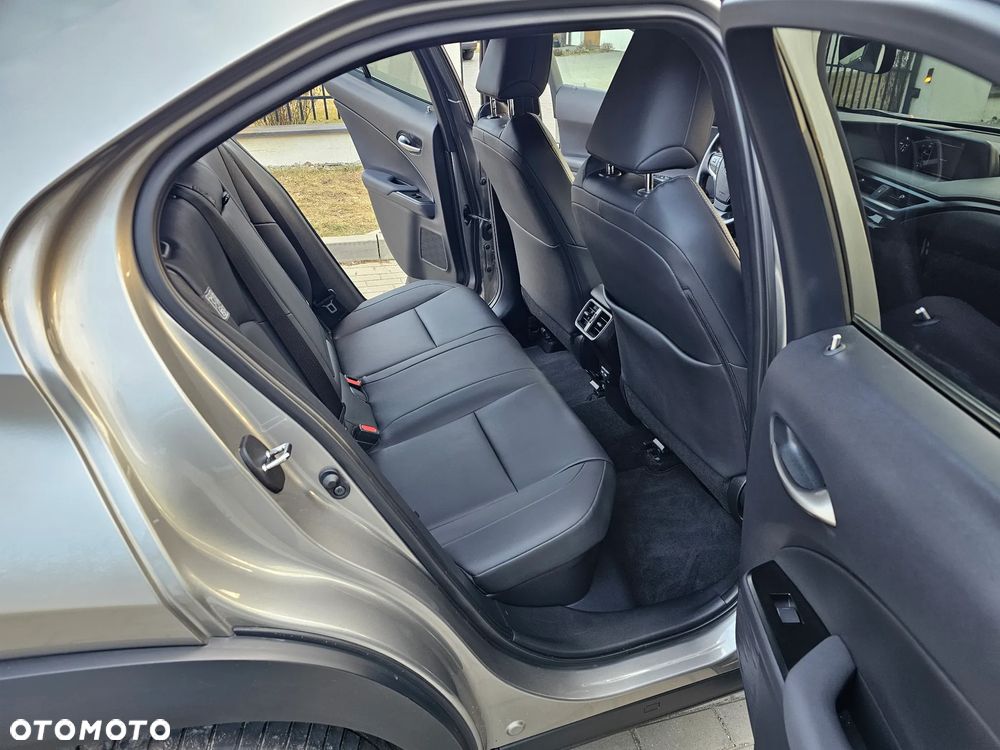 Lexus UX - 14