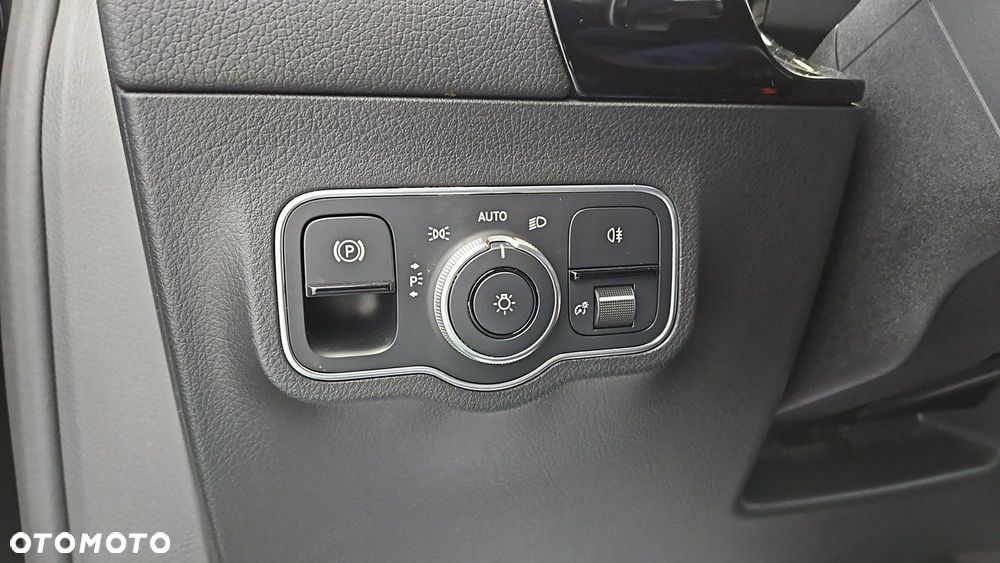 Mercedes-Benz GLA 200 d - 17