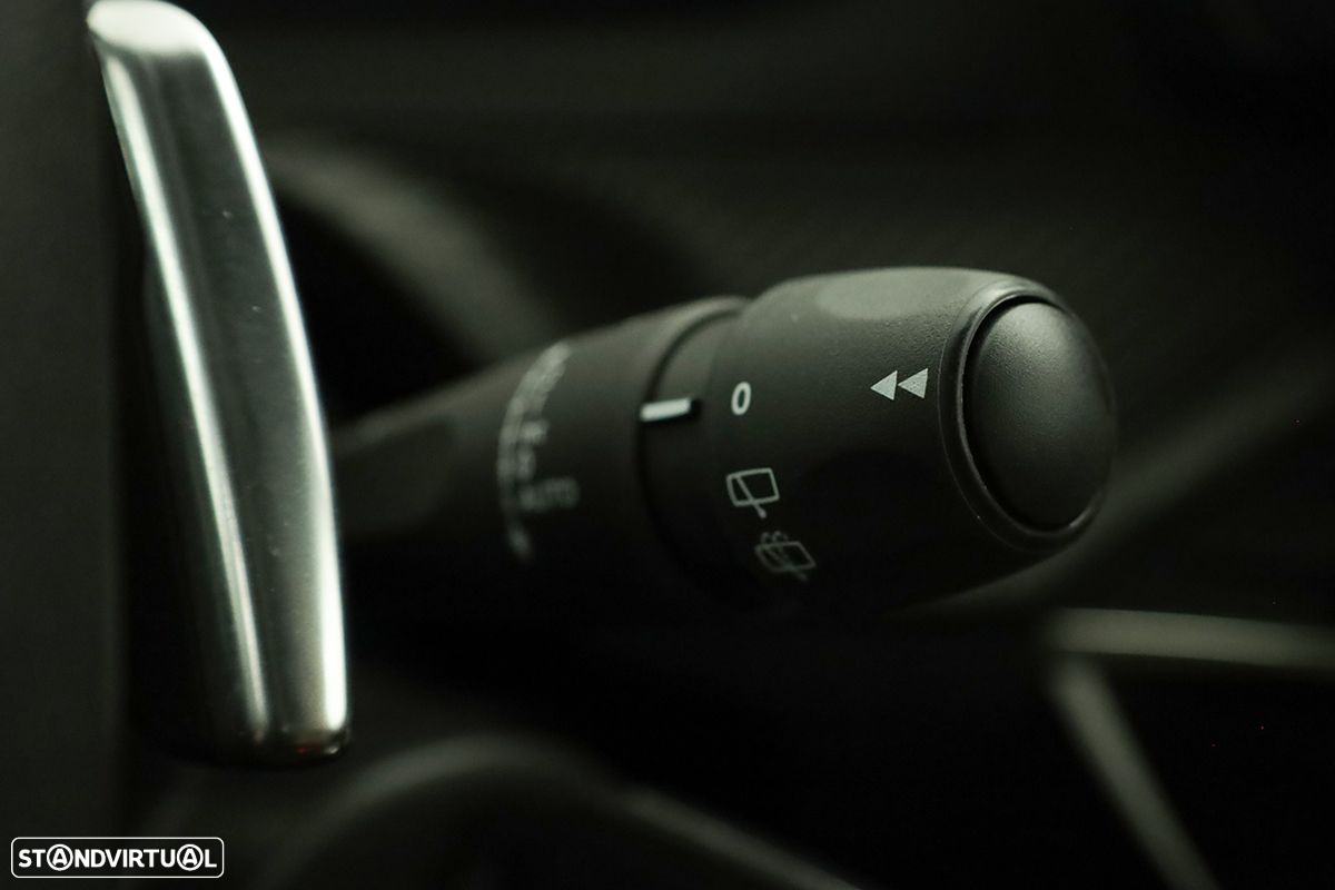 Peugeot 2008 1.2 PureTech Allure EAT8 - 18