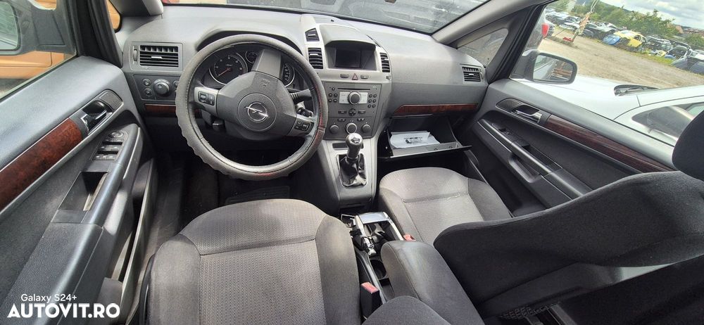 Dezmembram Opel Zafira B Z19DT 2006 - 3