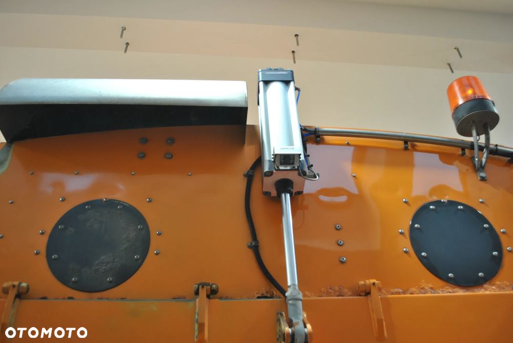 MAN TGM 18.240 Zamiatarka BEAM 8000 Szczotki L/R Karcher 2 Silniki - 24