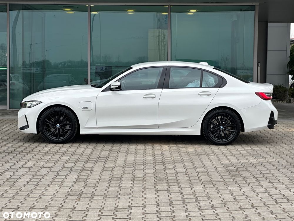 BMW Seria 3 320e M Sport - 4