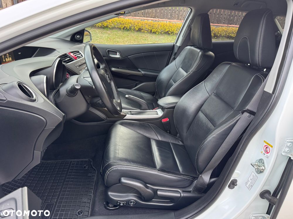 Honda Civic 1.8 i-VTEC Executive Black Edition - 8