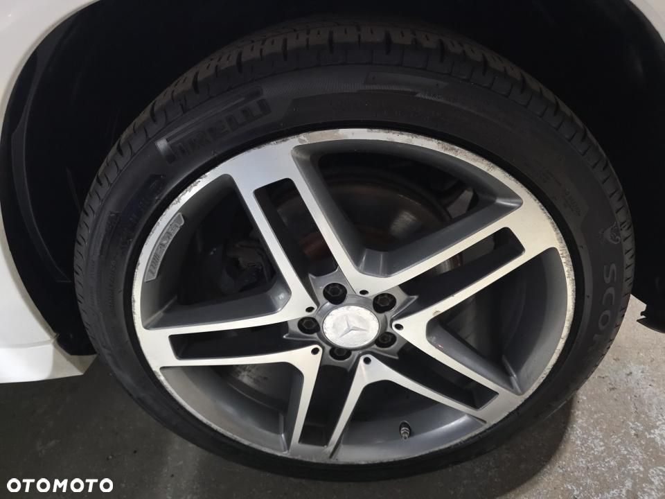 Mercedes-Benz GLK 350 4-Matic - 16