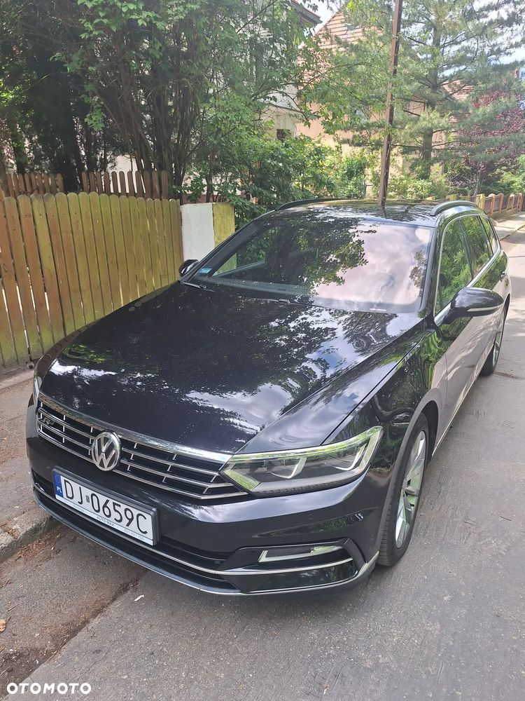 Volkswagen Passat - 1