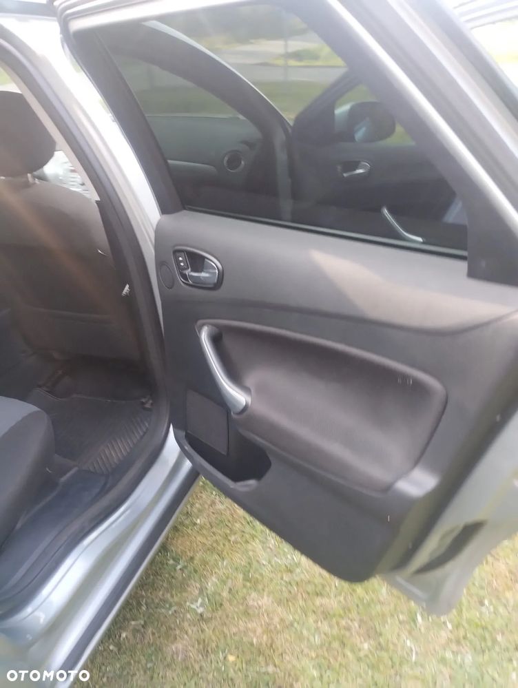 Ford Mondeo 1.8 TDCi Ambiente - 11