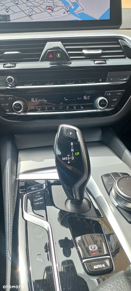 BMW Seria 5 520d M Sport - 6