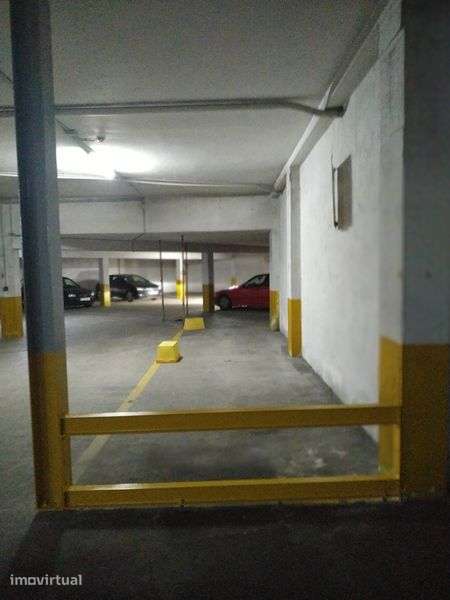 Lugar de Garagem em Vila Nova de Famalicão - Dá para 2 carros
