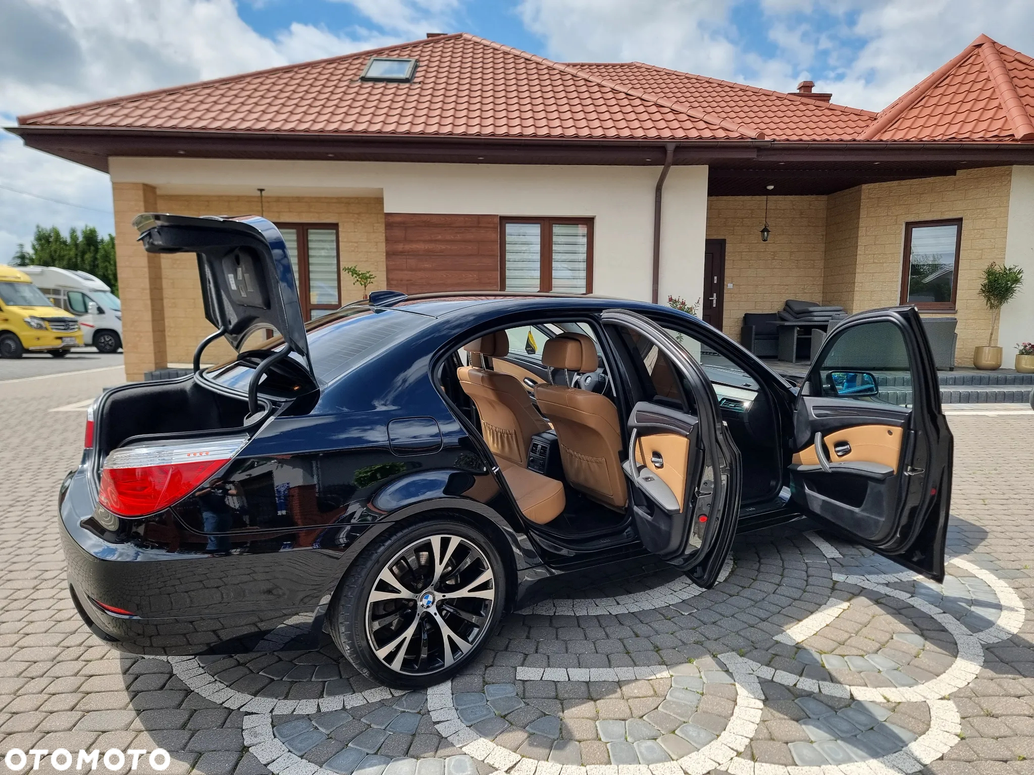 BMW Seria 5 520i - 29