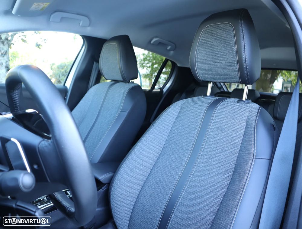 Peugeot 208 1.2 Hybrid Allure e-DCS6 - 27