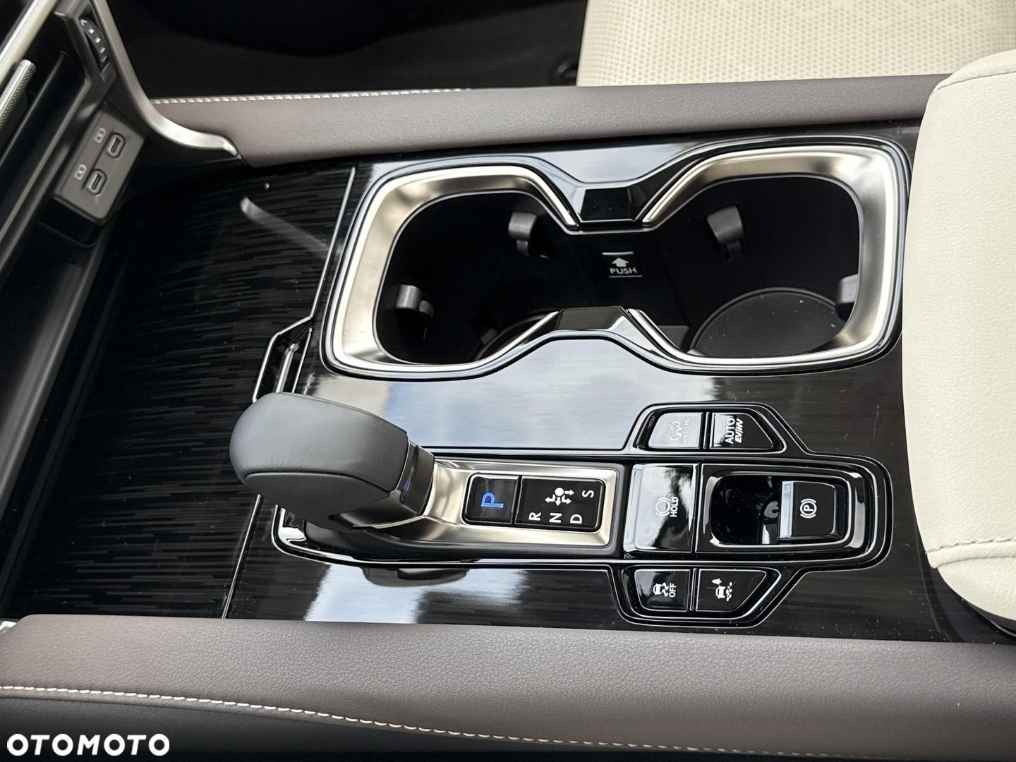 Lexus RX 450h+ F Sport Design - 14