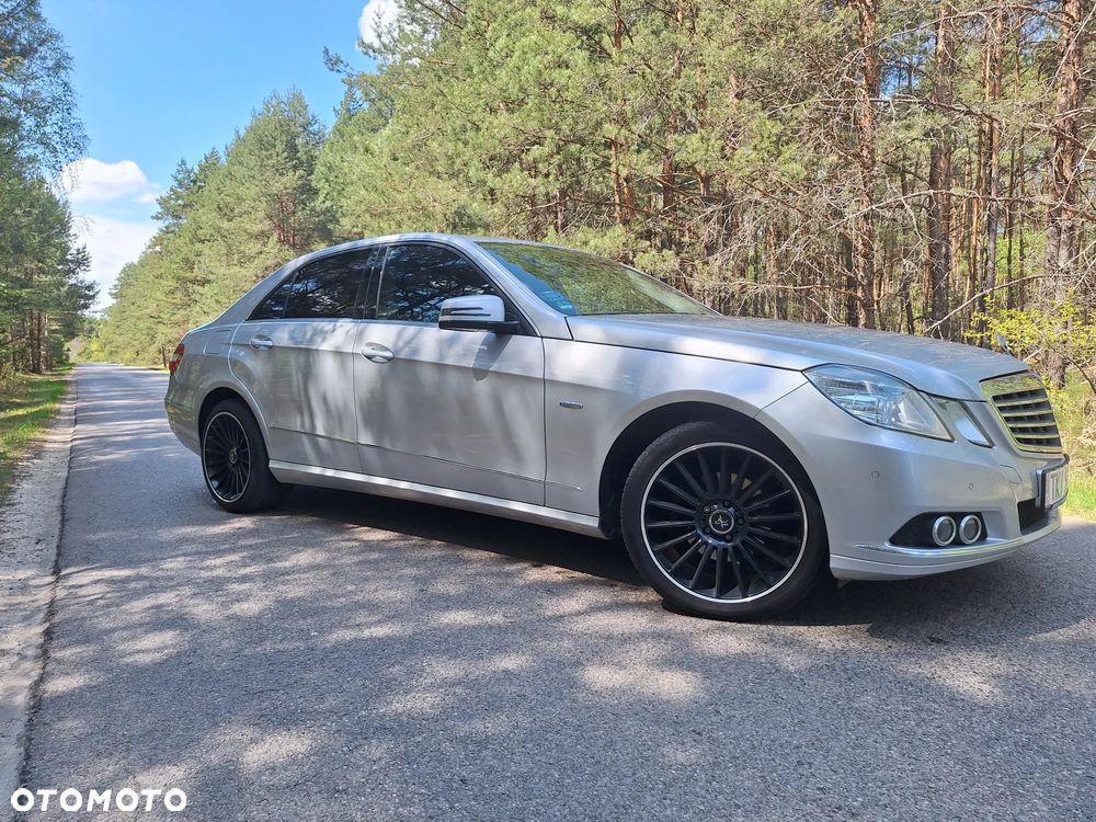 Mercedes-Benz Klasa E 200 CGI BlueEFFICIENCY 7G-TRONIC Elegance - 12