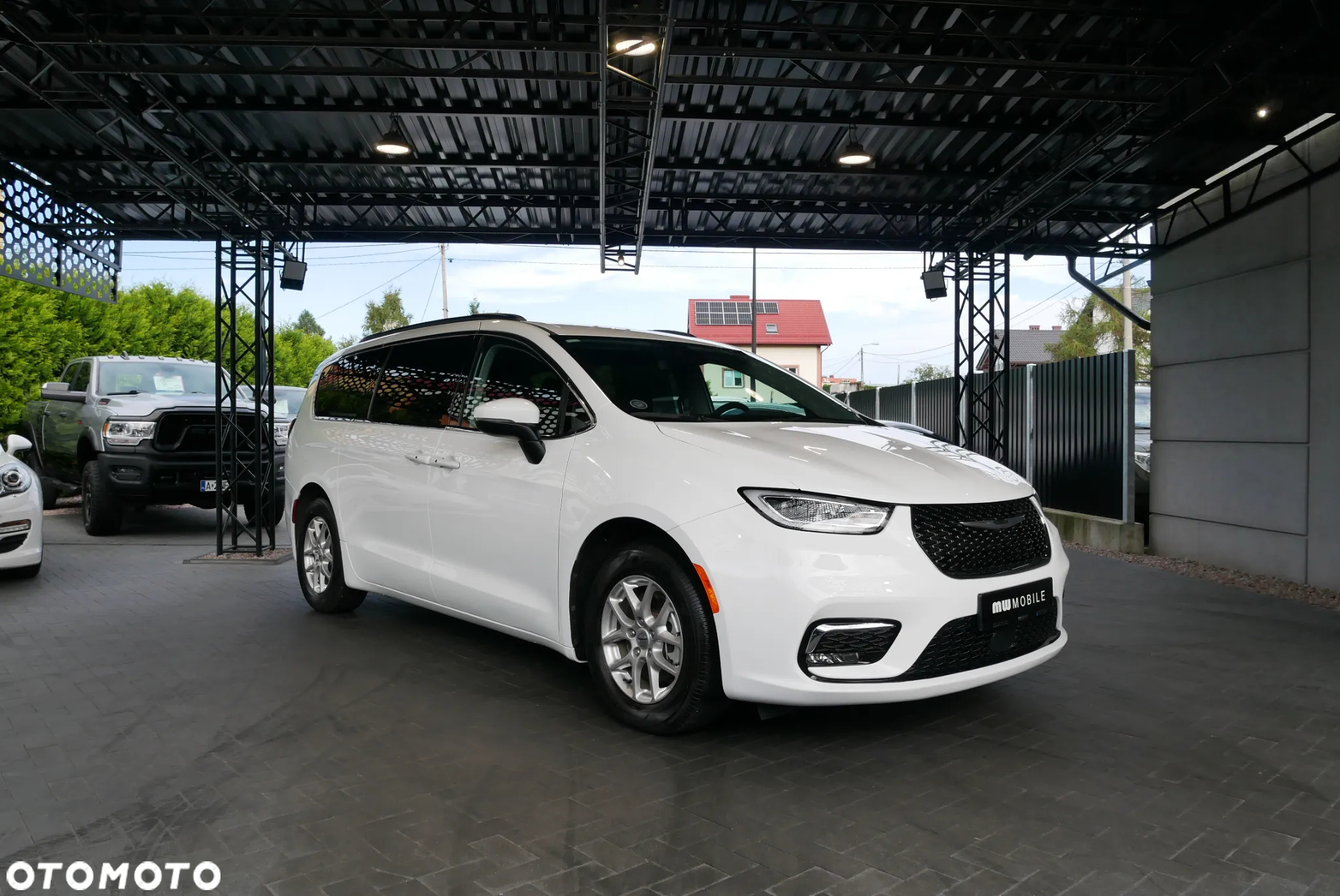 Chrysler Pacifica - 2