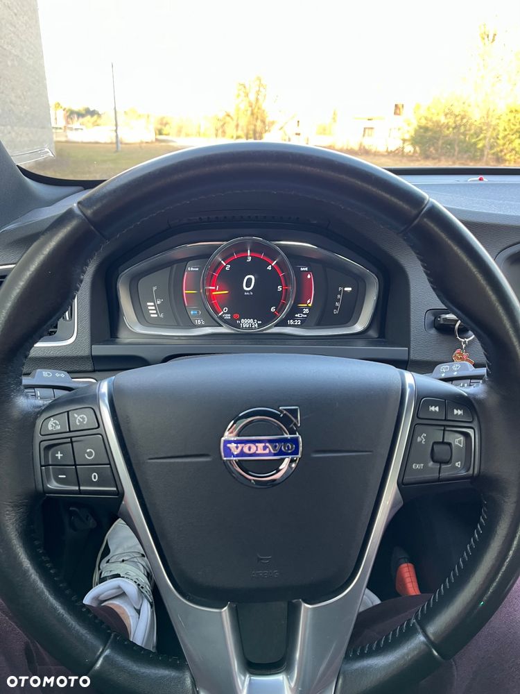 Volvo V60 D6 AWD Plug-in Hybrid R-Design Summum - 16