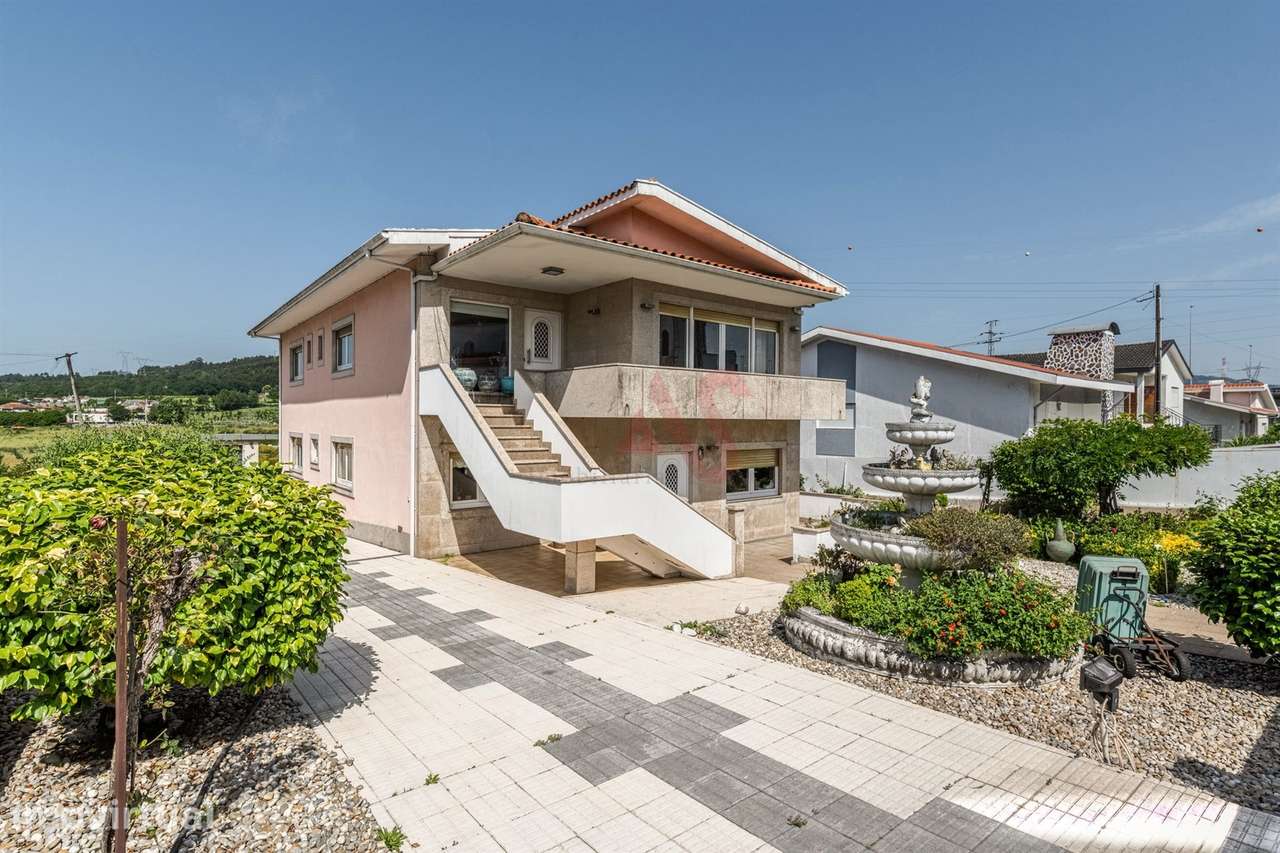 Moradia T5 com Piscina em Silvares, Guimarães - Grande imagem: 3/32