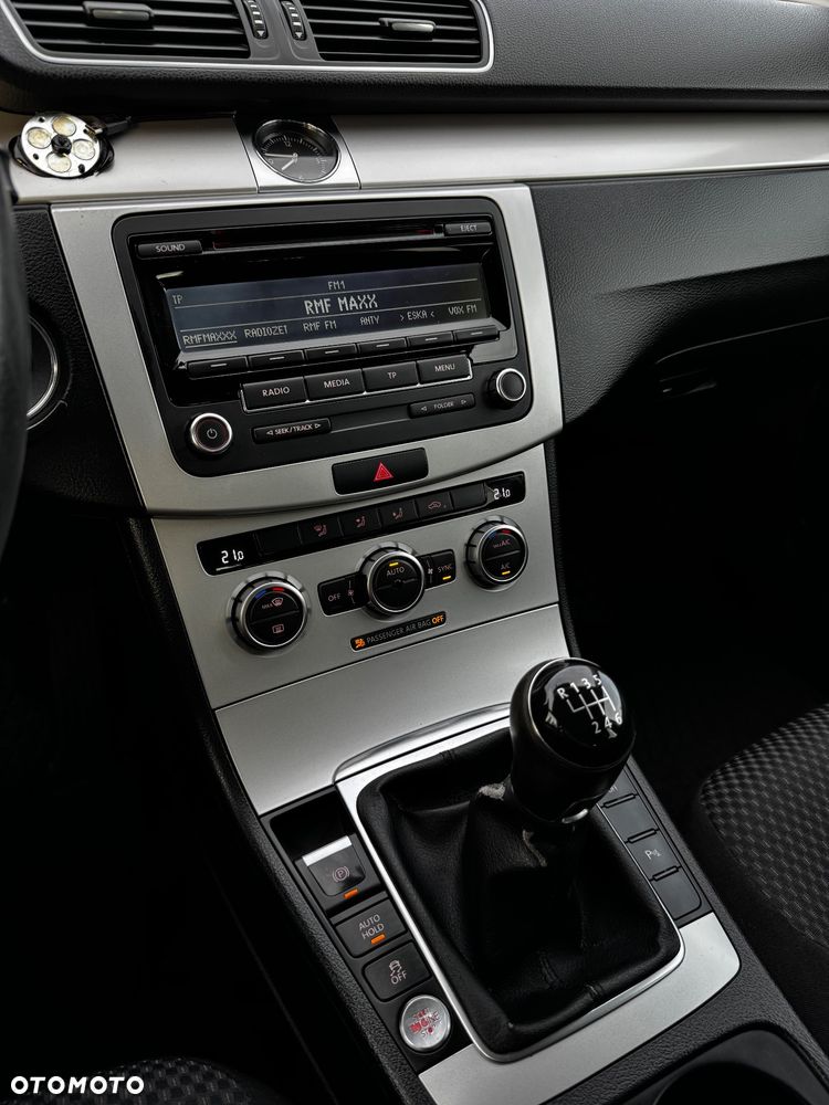 Volkswagen Passat 1.6 TDI Comfortline - 23