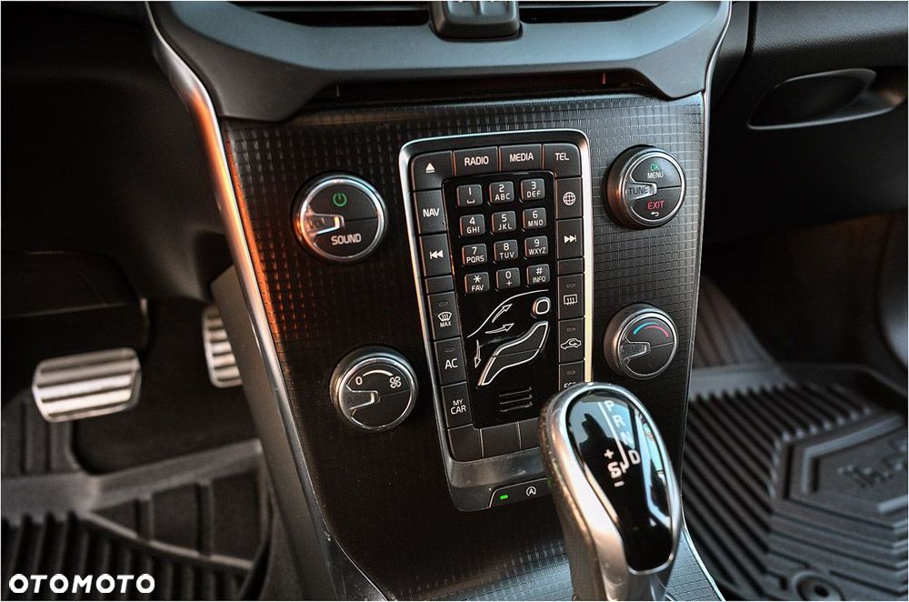 Volvo V40 D3 Geartronic RDesign - 24