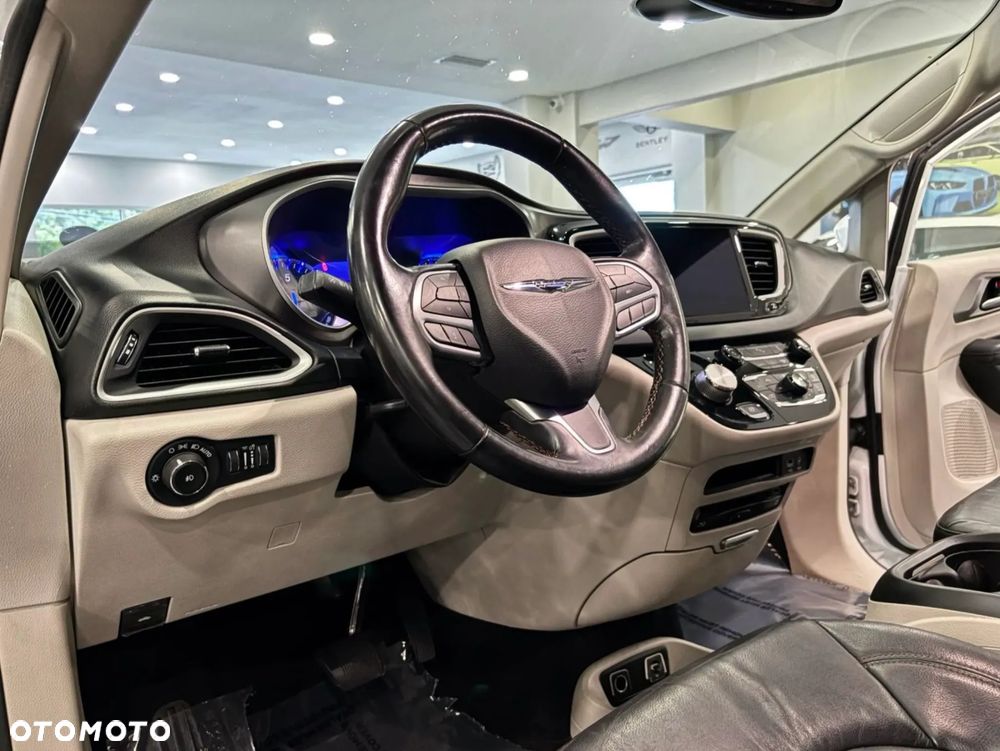 Chrysler Pacifica - 9