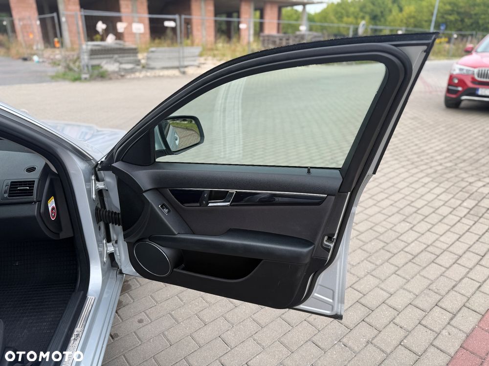 Mercedes-Benz Klasa C 200 CDI DPF Automatik Avantgarde - 13