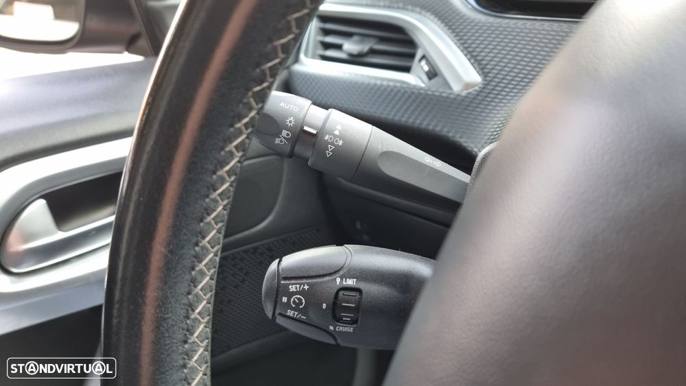 Peugeot 208 1.2 PureTech GT Line - 17