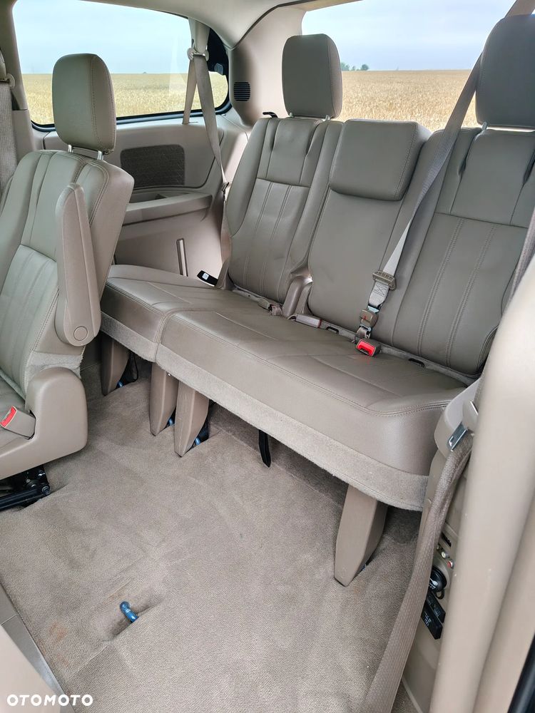 Chrysler Town & Country 3.6 Limited - 9