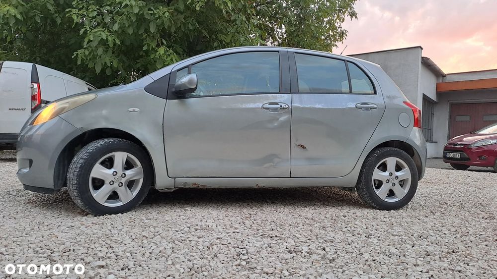 Toyota Yaris 1.3 Sol - 8