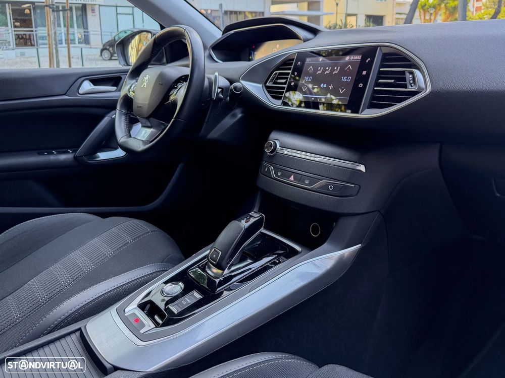 Peugeot 308 SW 1.5 BlueHDi Allure Pack EAT8 - 24