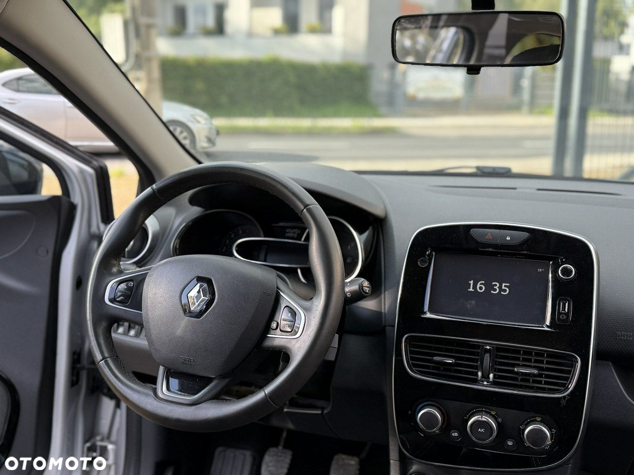 Renault Clio - 26