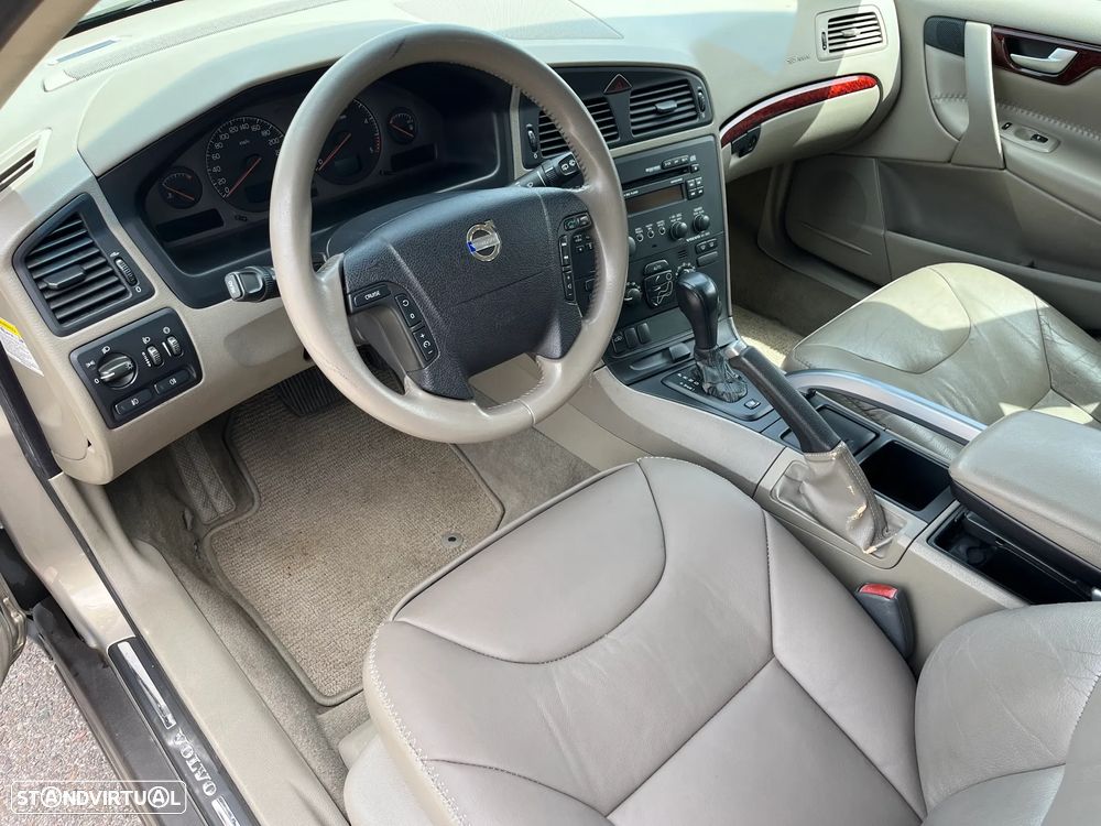 Volvo XC 70 D5 Nivel 2 Auto. - 12